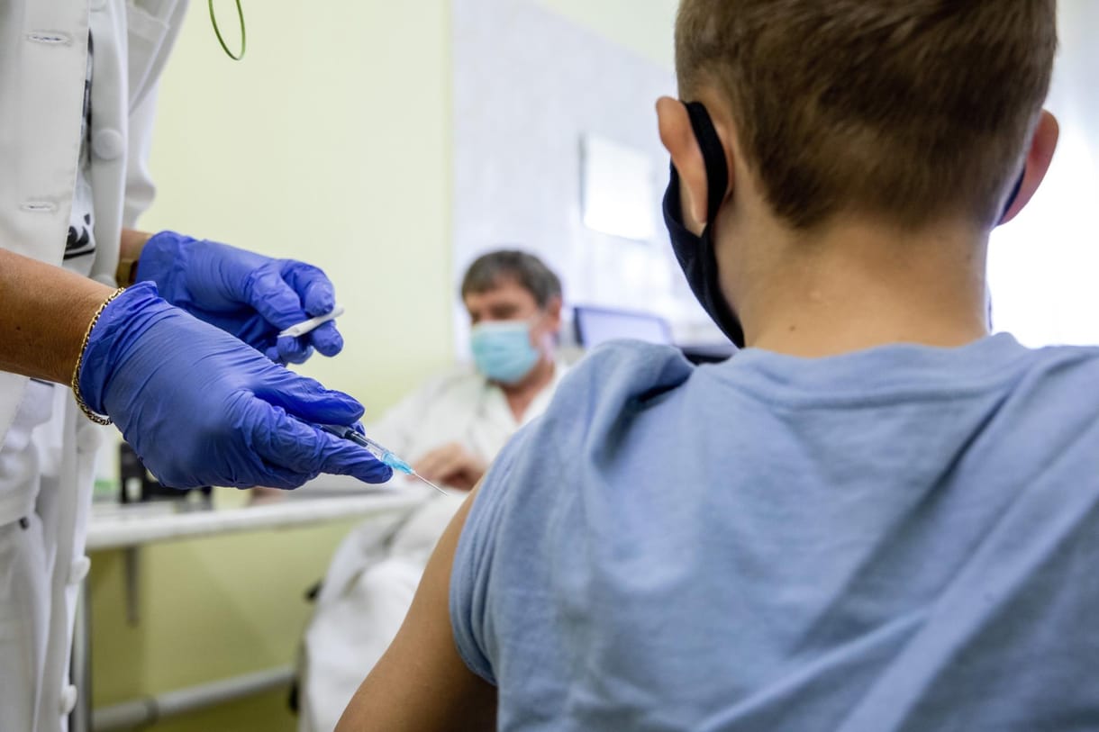 Megjött az első olyan vakcinaszállítmány, amivel az 5–11 éveseket fogják oltani