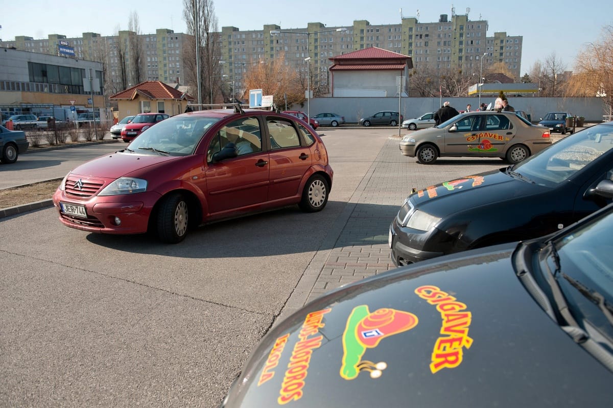 Akár félmillióba is kerülhet a jogosítvány megszerzése