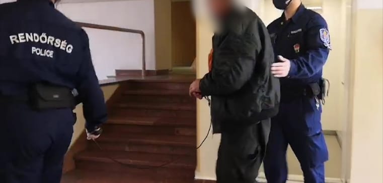 Nem engedték be, felgyújtotta volt élettársa bejárati ajtaját
