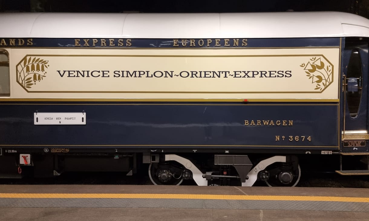 22,4 millió forintos vonatjegy: Budapesten kaptuk lencsevégre az időutazásra hívó Orient expresszt