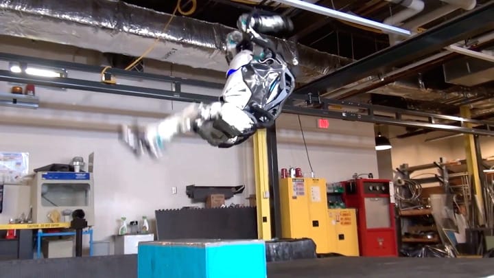 Ijesztő sebességgel szaltózik a Google legújabb robotkatonája – videó