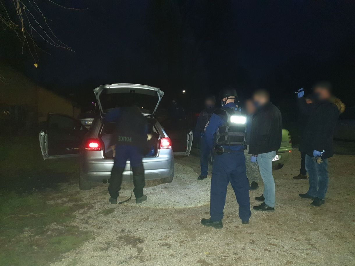 Emberkereskedőre csaptak le a rendőrök – Videón, ahogy elfogják a férfit