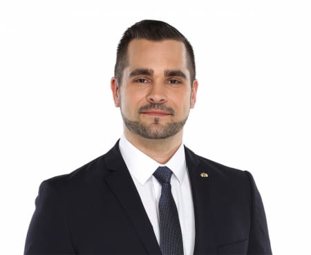 A jobbikos Pintér maradt a befutó Dunaújvárosban