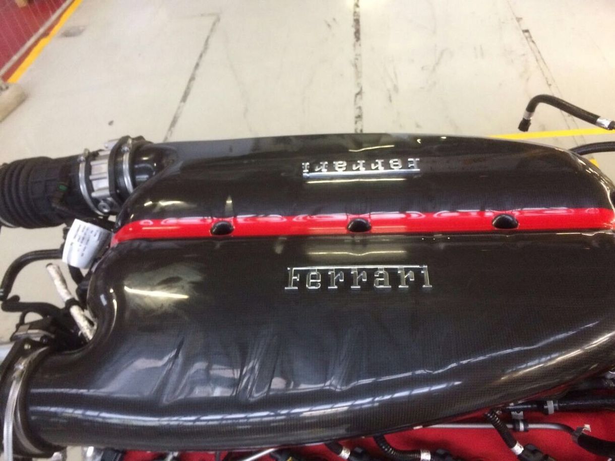 Hihetetlen: eBayen árulják egy LaFerrari motorját, egy budai villa is kijönne az árából