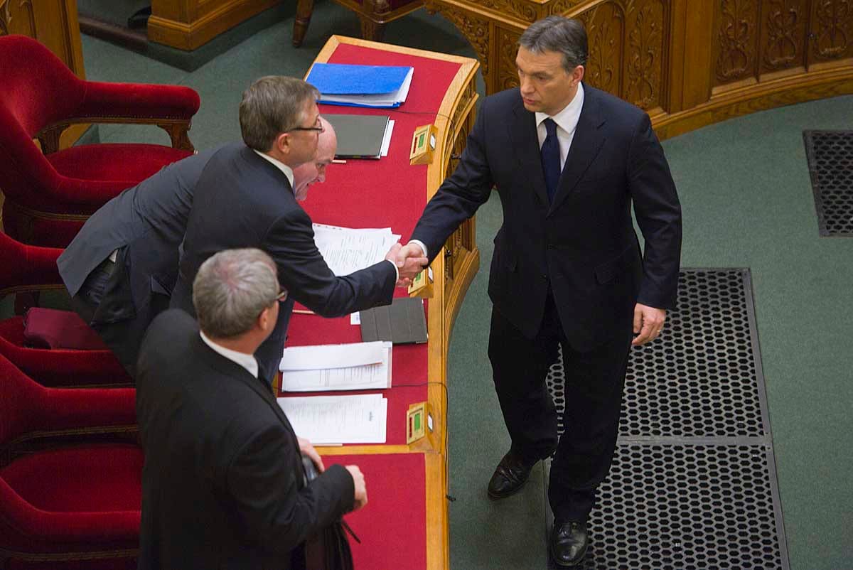 Orbánék maguk ásták a brüsszeli vermet