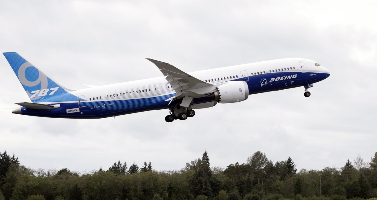 Felszállt a Dreamliner nagy testvére – fotó