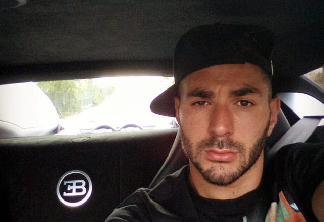 Videó: Benzema 2 millió eurós Bugatti Veyronnal gurul edzésre