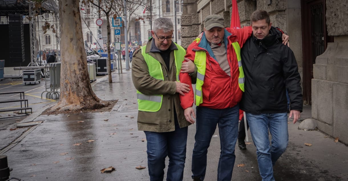 A szombati tüntetésen megsérült MSZP-alelnök elmondta, mi történt