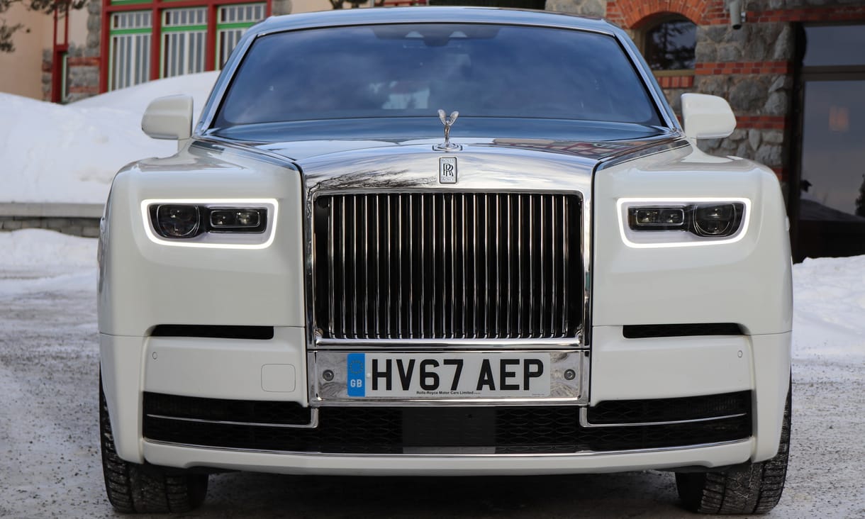 Autók, amikre senkinek nincs szüksége: hóban, jégen nyúztunk Rolls-Royce-okat