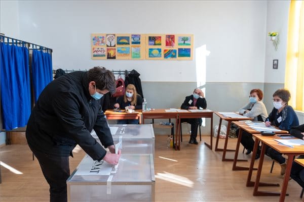A liberálisok és a nacionalisták tarolnak a külföldön élő románok között