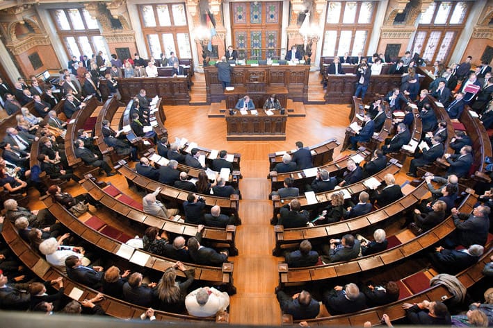 Új adókon agyalnak a Fővárosi Közgyűlésben