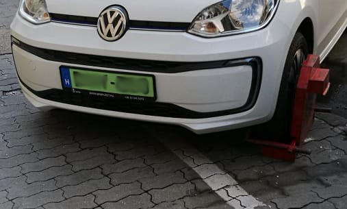 Rögtön kerékbilincs egy néhány centis hibáért – egyetért vele?