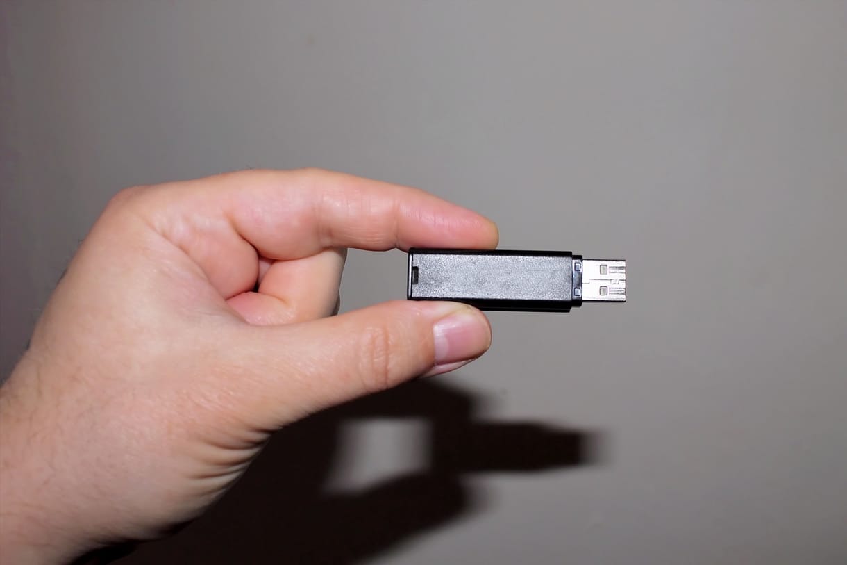Ez történt: a Microsoft megelégelte, hogy mindenki csak úgy kihúzza a pendrive-ot
