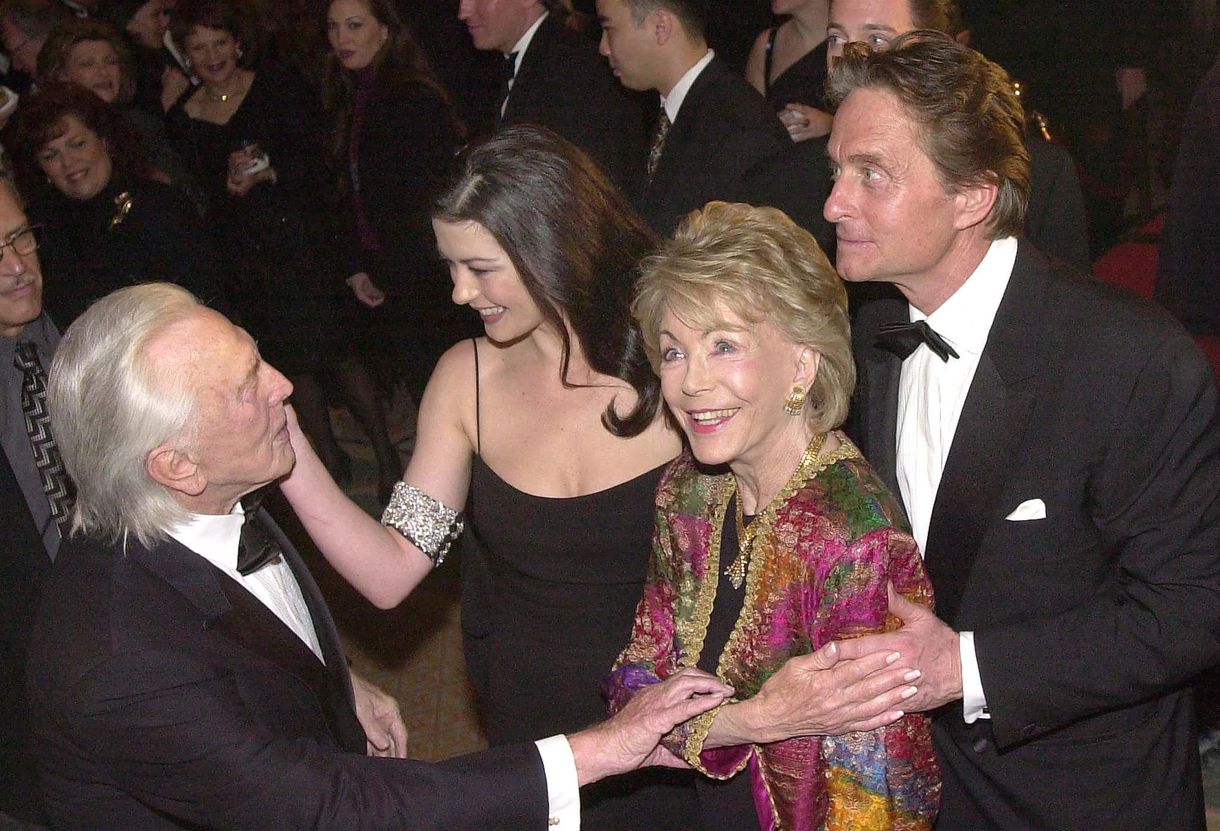 102 évesen meghalt Kirk Douglas özvegye, Anne Douglas