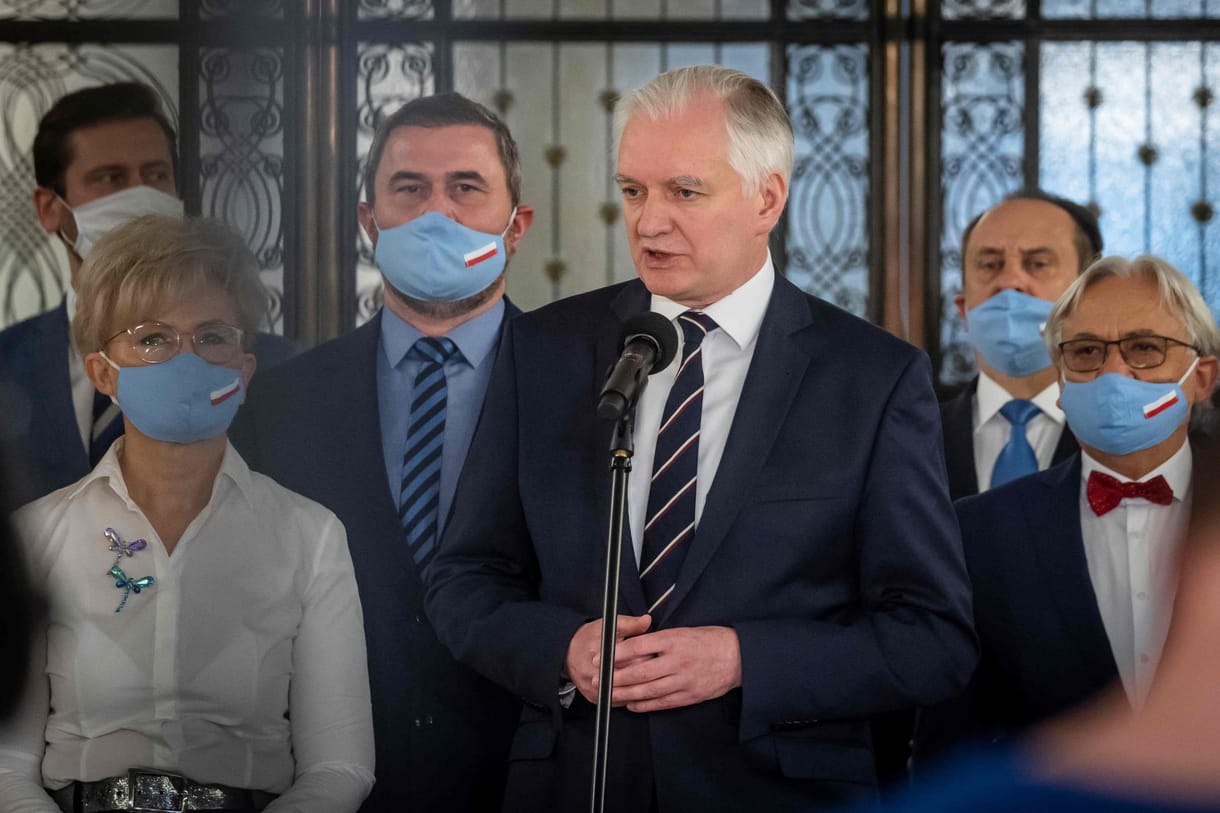 Önállósodni kezdtek Kaczynski szövetségesei, inog a lengyel kormány