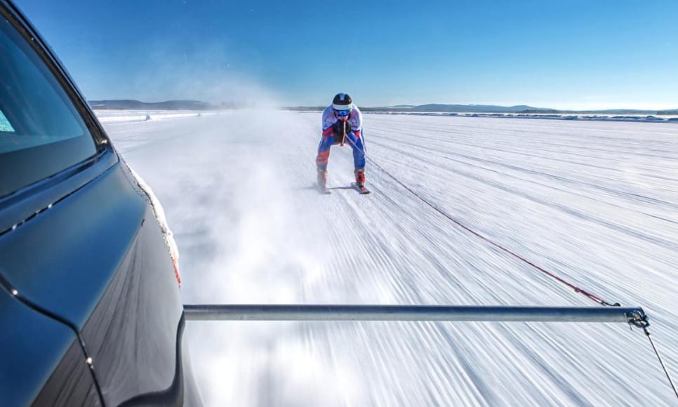188 km/h tempóval húztak egy síelőt egy kombival - videó