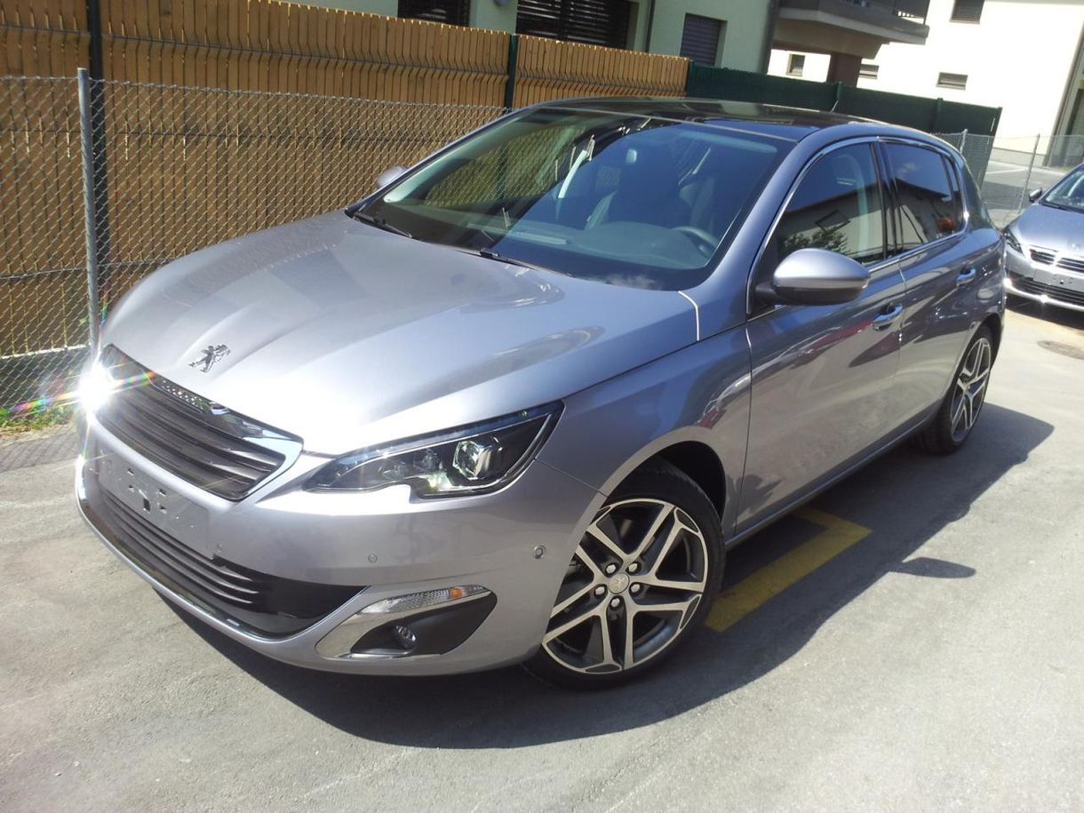 Az utcán fotózták le a Golf riválisának szánt Peugeot 308-at