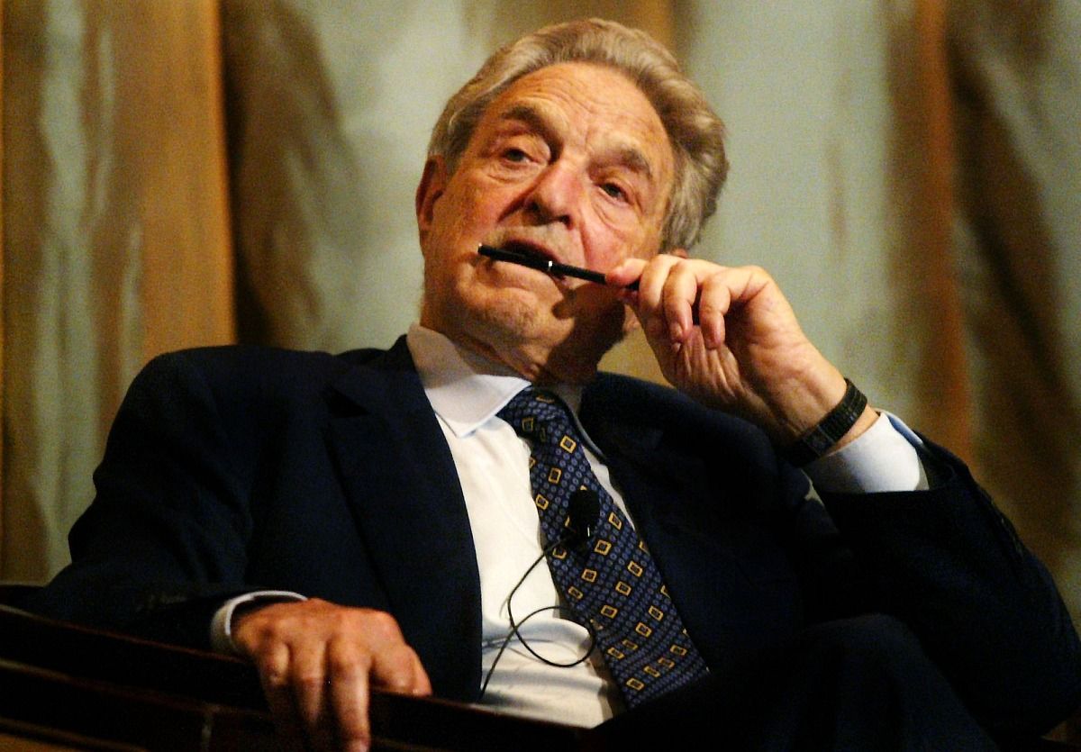 A Századvég úgy felmérte Soros György népszerűségét, hogy a fal adta a másikat