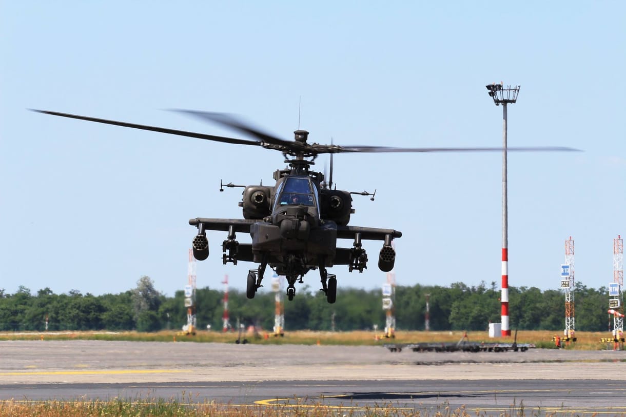 Tizenhat helikoptert vásárolt a honvédség