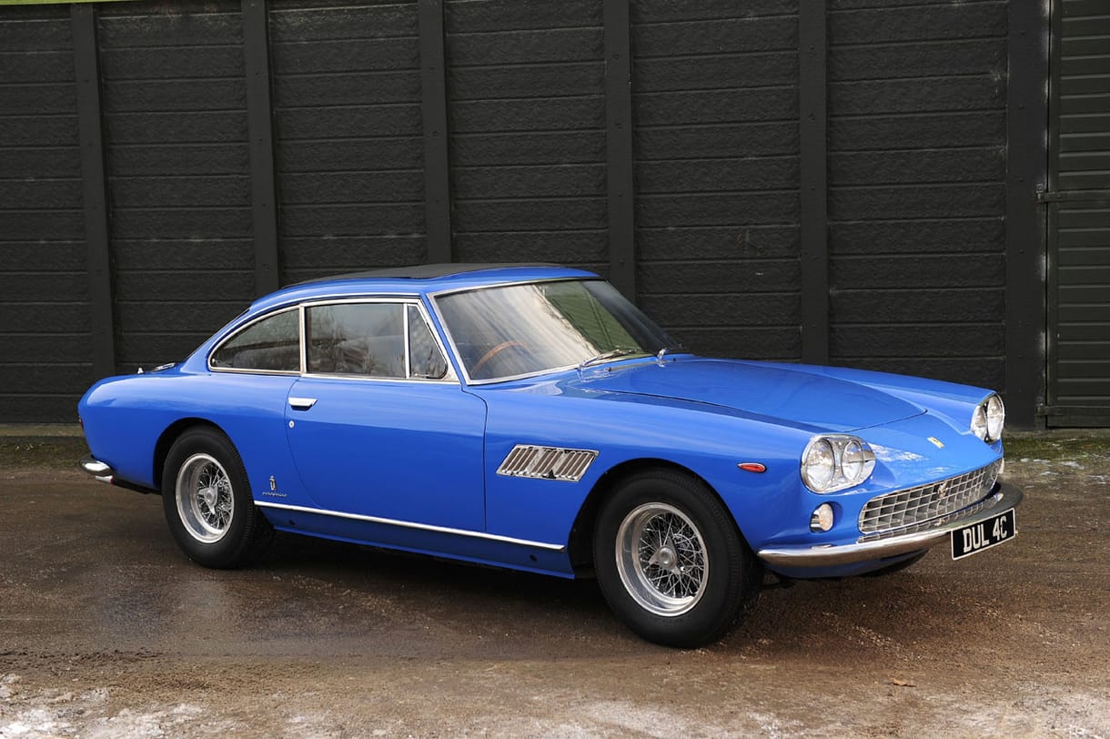 Eladó a frissjogsis John Lennon azúrkék Ferrarija