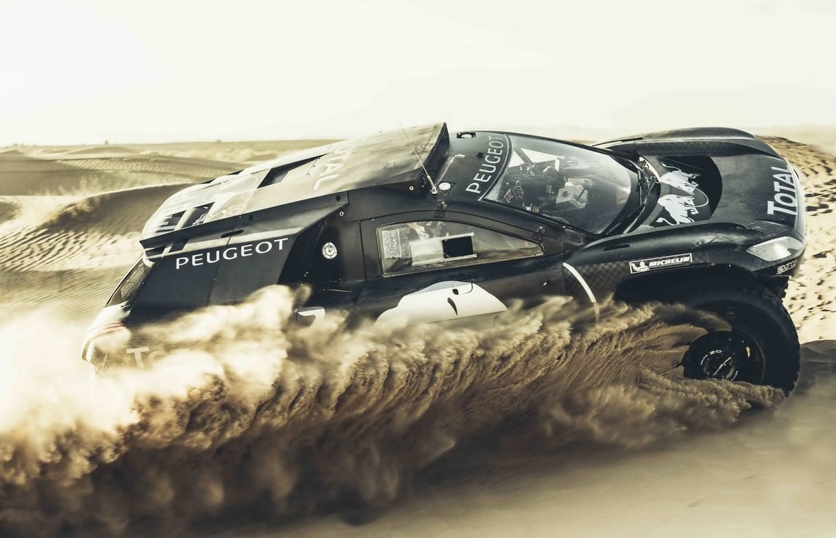 Összeállt az álomcsapat a Peugeot megvadított Dakar versenyautójához