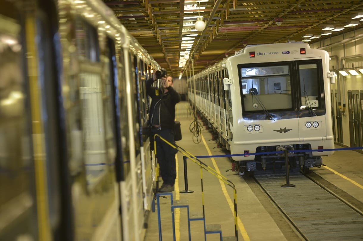 Visszangedte a forgalomba a BKV az orosz metrókocsit