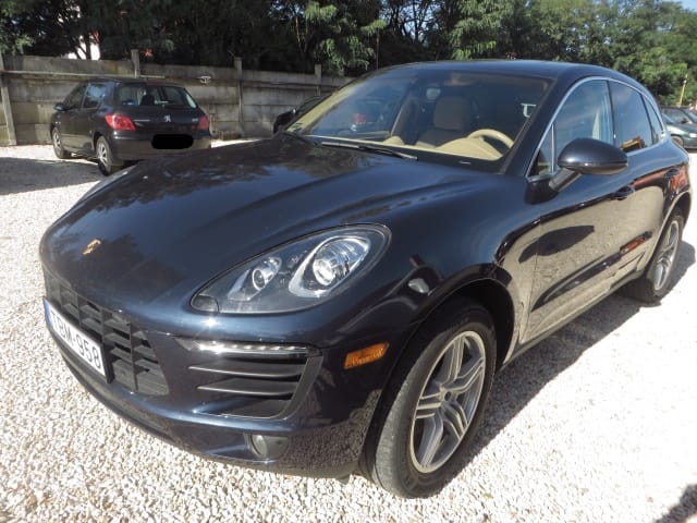 Porsche SUV-t és Audi limuzint is elárverez az adóhatóság