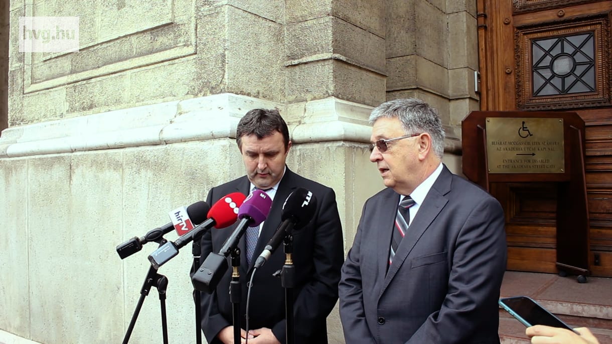 Orbán pitbulljában megbíznak az MTA-nál, de másban már nem