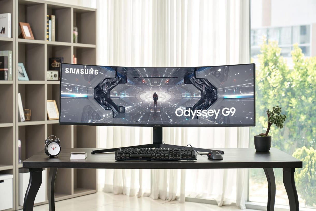 Futurisztikus monitort dob piacra a Samsung Magyarországon