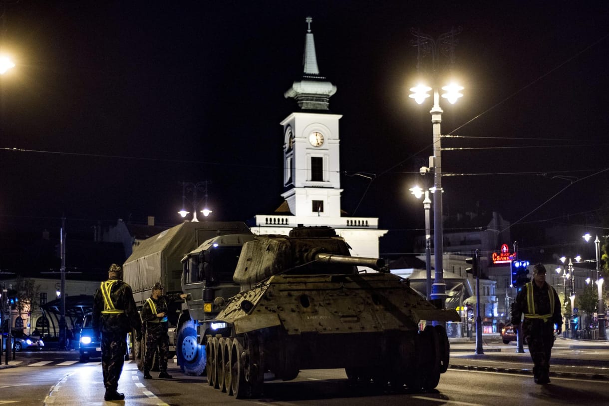 Tankot fotóztak éjjel a Kálvin téren