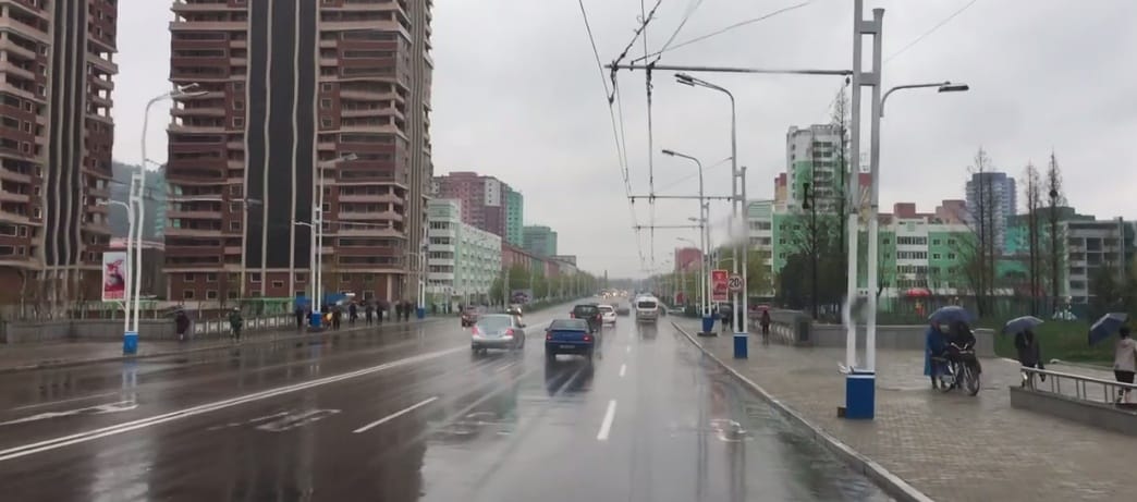 Egy titokban készített videóból kiderül, hogy Észak-Korea pont olyan, mint amit várunk - videó