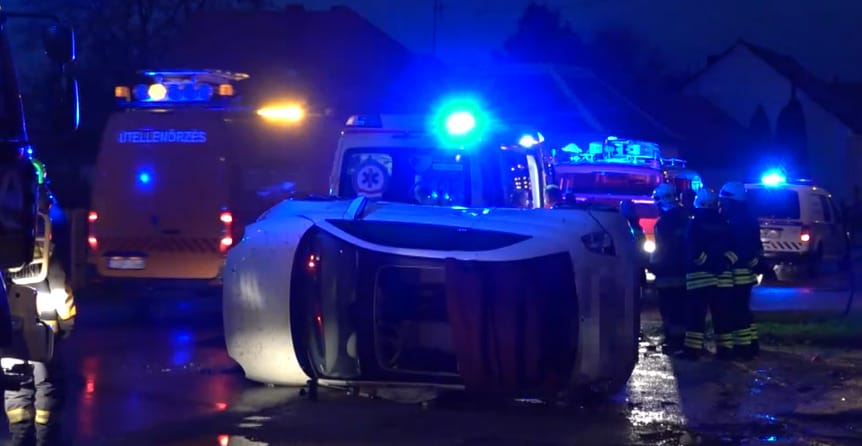 Kétszer is megpördült a levegőben egy autó Vas megyében
