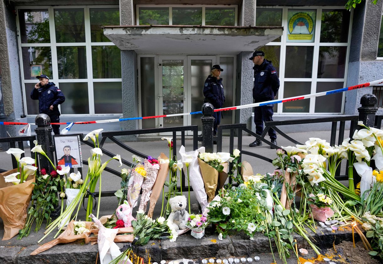 Két héttel az iskolai mészárlás után 100 belgrádi iskolában volt bombariadó