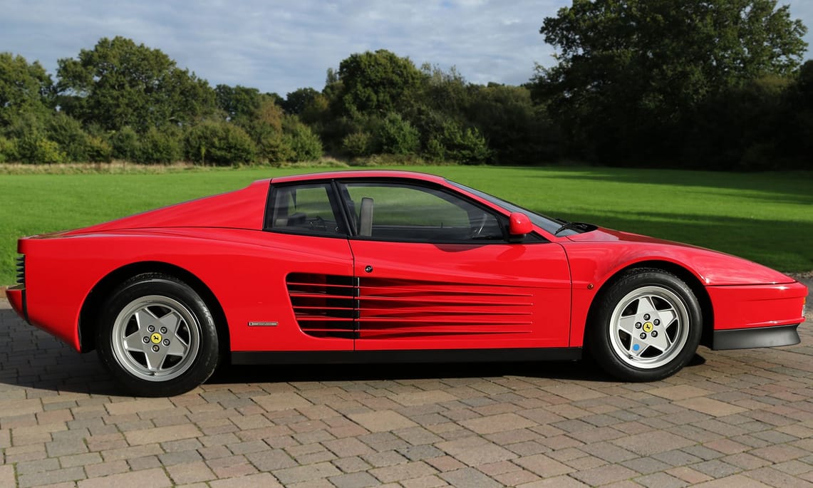 32 éves, mégis bejáratósan új ez az eladó Ferrari Testarossa