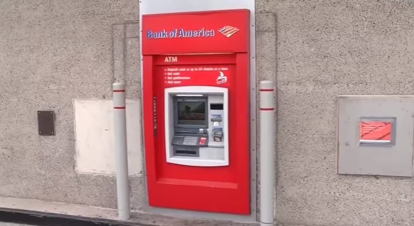 Furcsa cetliket dobott ki a bankautomata, ahol bajba került egy szerelő – fotó