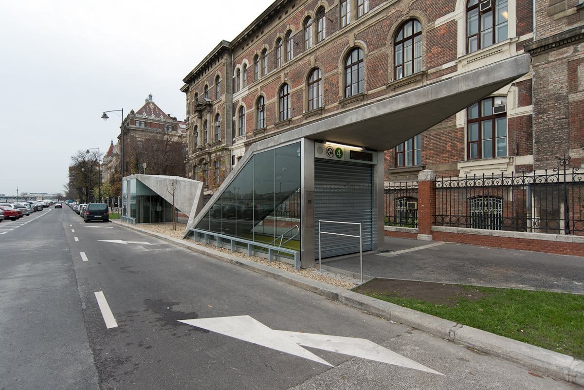 Húsz percig raboskodtak az utasok a Gellért téri liftben