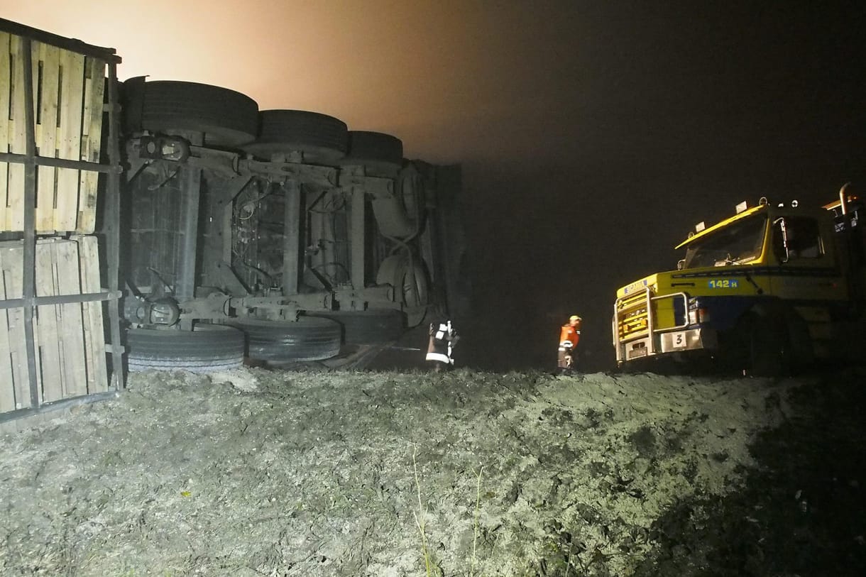 Fotó: Kamionbaleset volt a 4-es úton