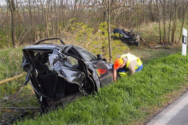 Fotó: ketté szakadt egy autó Hódmezővásárhelynél