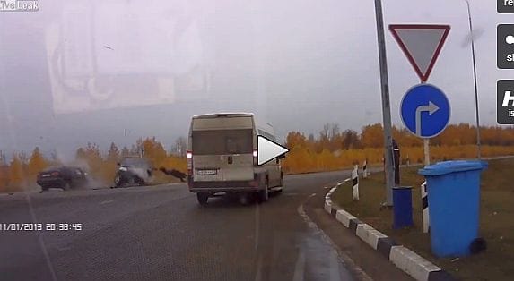Videó: Pontosan ez várható, ha valaki nem csatolja be biztonsági övét