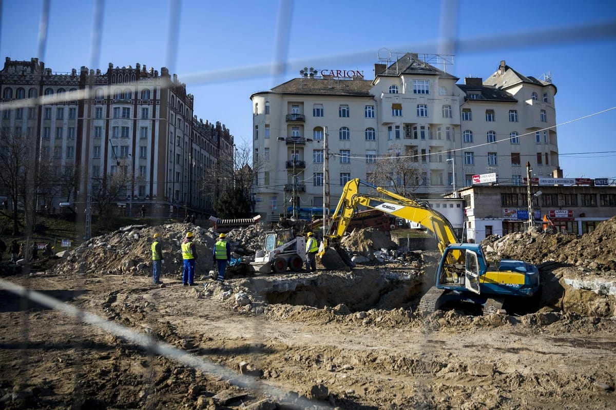 Nem áll meg a metró a Széll Kálmán téren péntektől