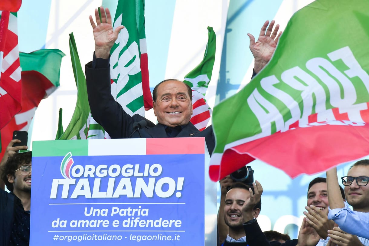 Született főszereplő hagyta el az olasz közélet forgószínpadát Berlusconi halálával