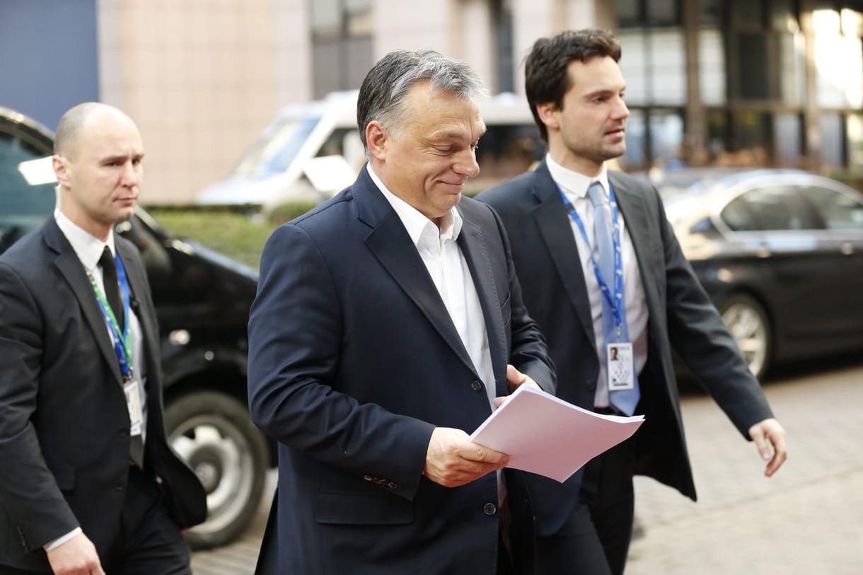 Már hatszor elhalasztották Orbán sajtótájékoztatóját Brüsszelben