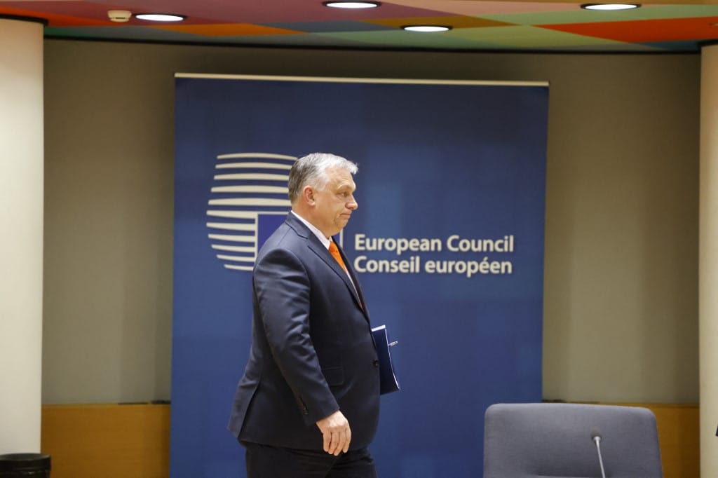 Politico-vélemény: Az EU egérutat ad Magyarországnak a demokratikus normák ügyében