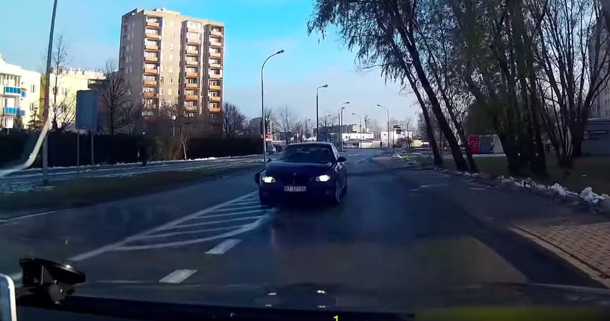 Túl nagy volt a lendület, már törött is a BMW – videó