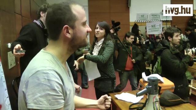 Ezt csinálták a tüntetők az ELTE-n - videó