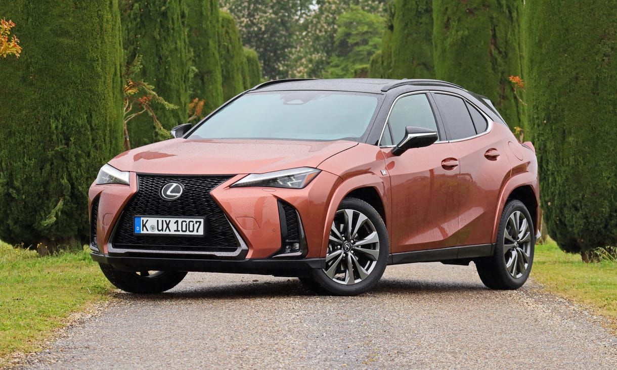 Szinte hihetetlen: erősebb, mégis kevesebbet fogyaszt az új Lexus – teszten az UX 300h