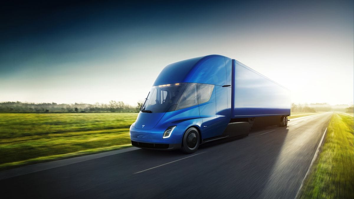 Így gyorsul padlógázra a Tesla villanykamionja – videó