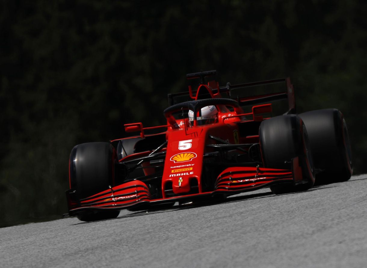 A szabadedzéseken nem volt ellenfele Hamiltonnak, Vettel nagyon lemaradt