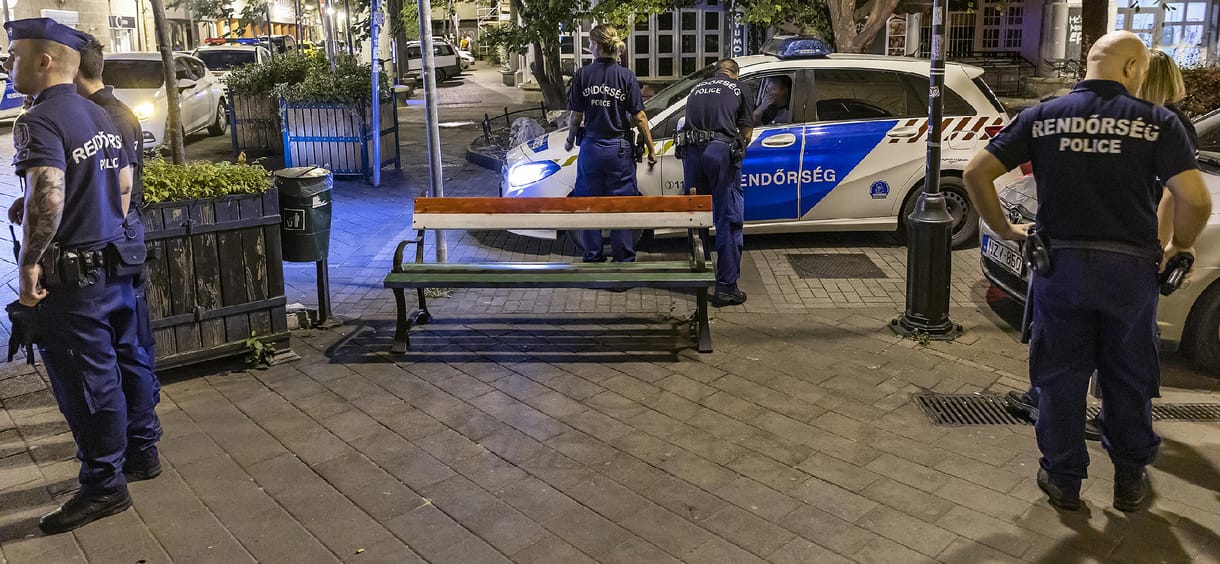 Tényleg lehet félnivalója annak, aki átfesti a híressé vált piros-fehér-zöld padot?