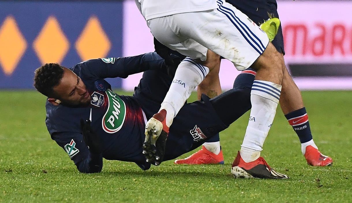 Neymar hónapokra kidőlt